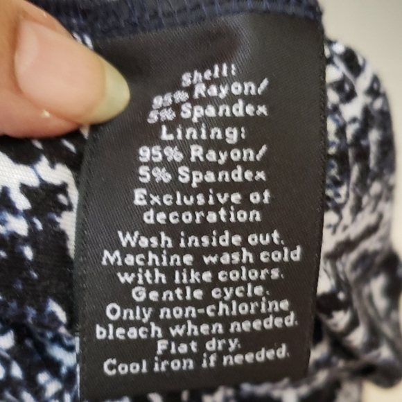 Rock & Republic sleeveless strappy V-neck medium - Picture 4 of 4